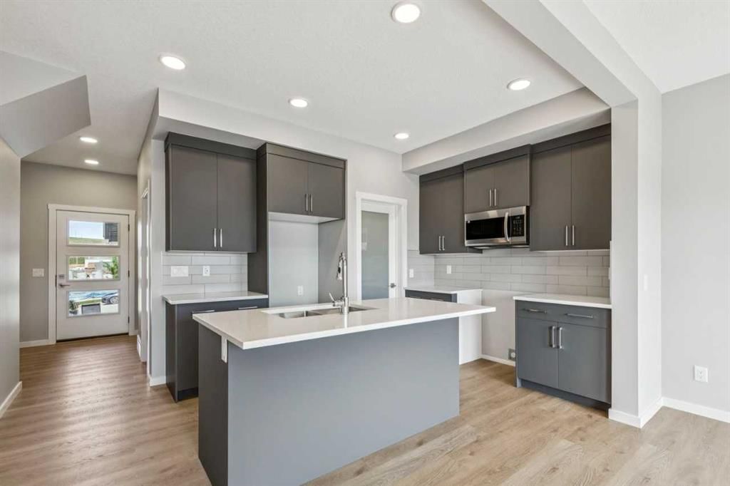 382 Heritage Boulevard, Cochrane — photo 3 of 17