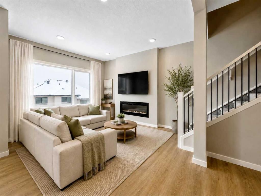 382 Heritage Boulevard, Cochrane — photo 4 of 17