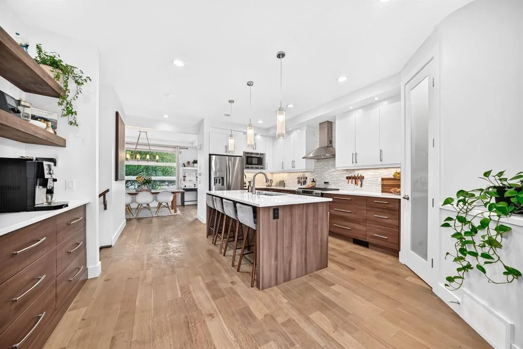 4817 20 Avenue NW, Calgary — main listing photo