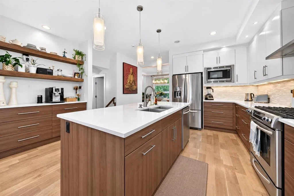 4817 20 Avenue NW, Calgary — photo 3 of 33