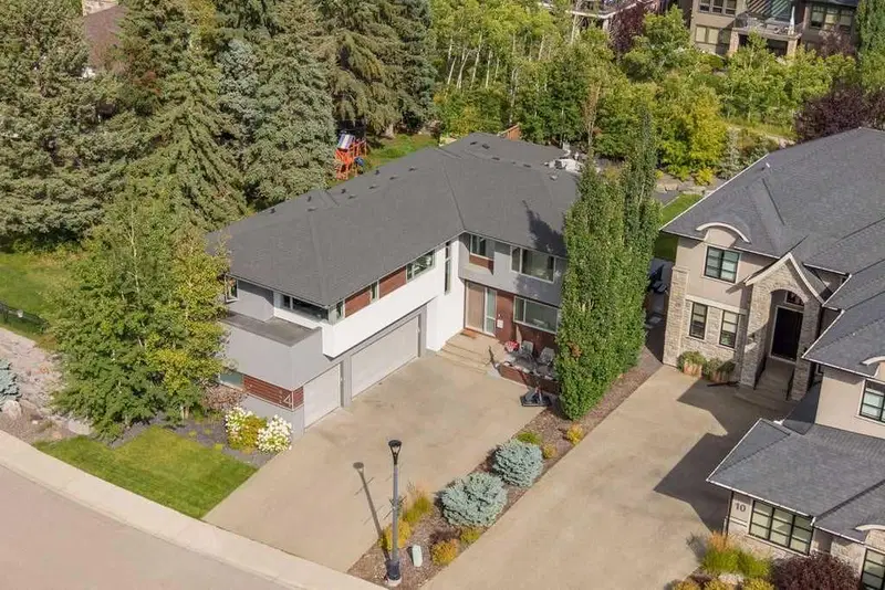 14 Wexford Way SW, Calgary — photo 2 of 50