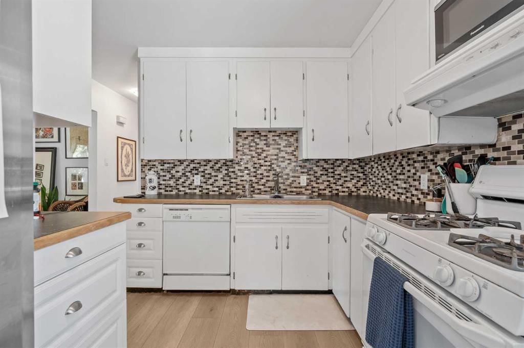 6617 18 Street SE, Calgary — photo 4 of 35