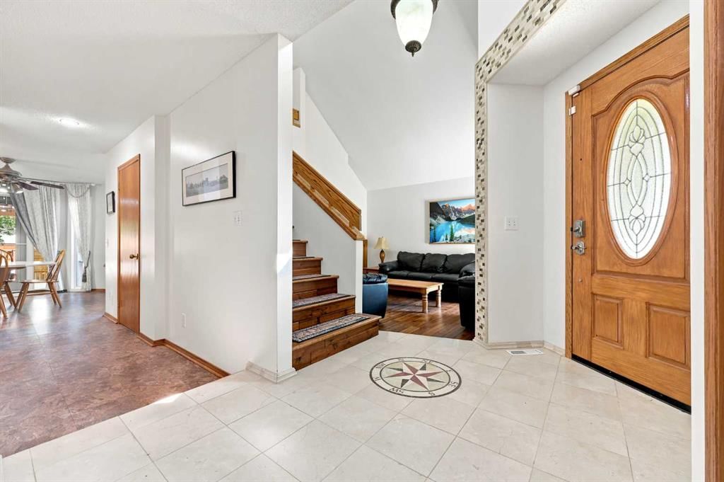 760 Riverbend Drive SE, Calgary — photo 4 of 50