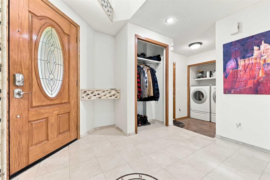 760 Riverbend Drive SE, Calgary — photo 5 of 50