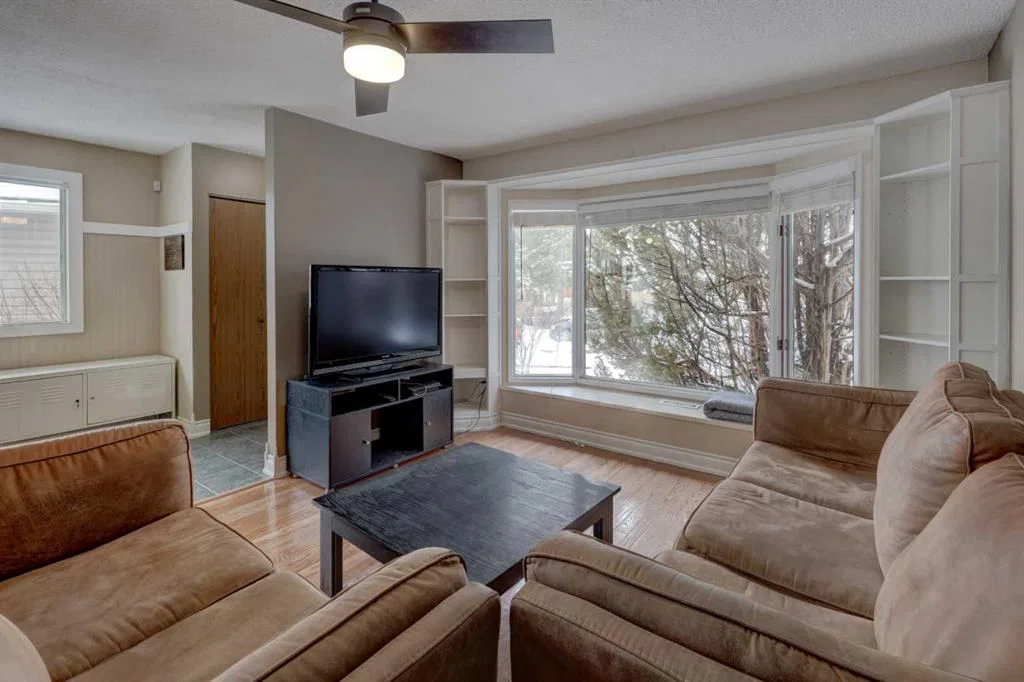 16 Martingrove Mews NE, Calgary — photo 5 of 39