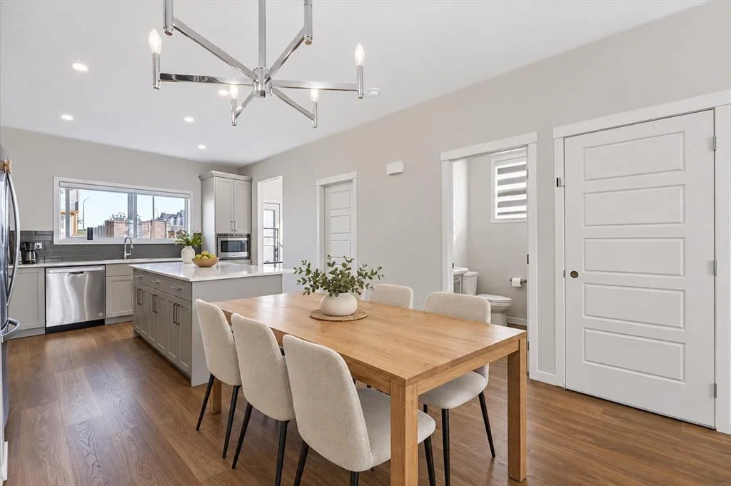 10 Lucas Close NW, Calgary — photo 3 of 50