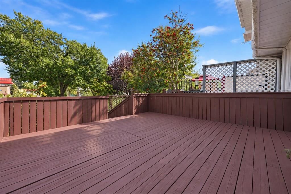 28 Martinglen Way NE, Calgary — photo 5 of 33