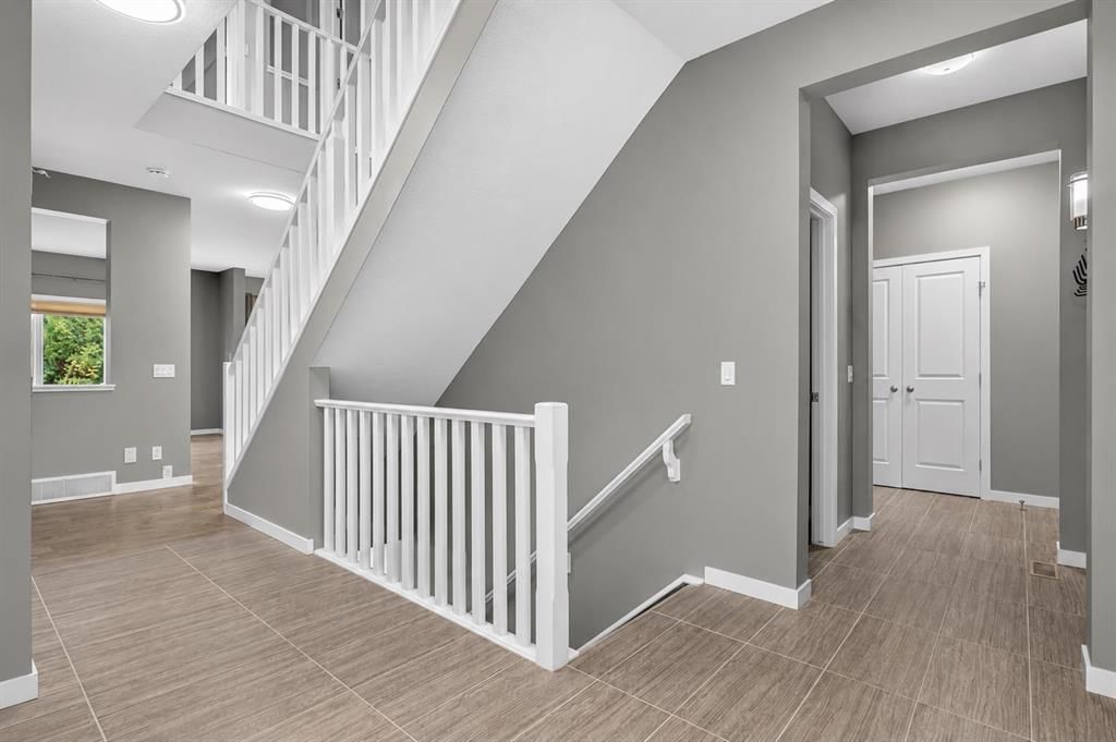51 Sage Bank Court NW, Calgary — photo 3 of 49