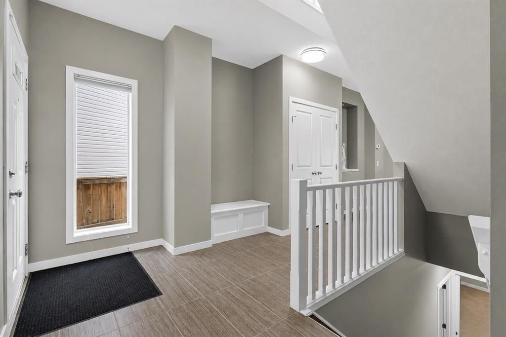 51 Sage Bank Court NW, Calgary — photo 4 of 49