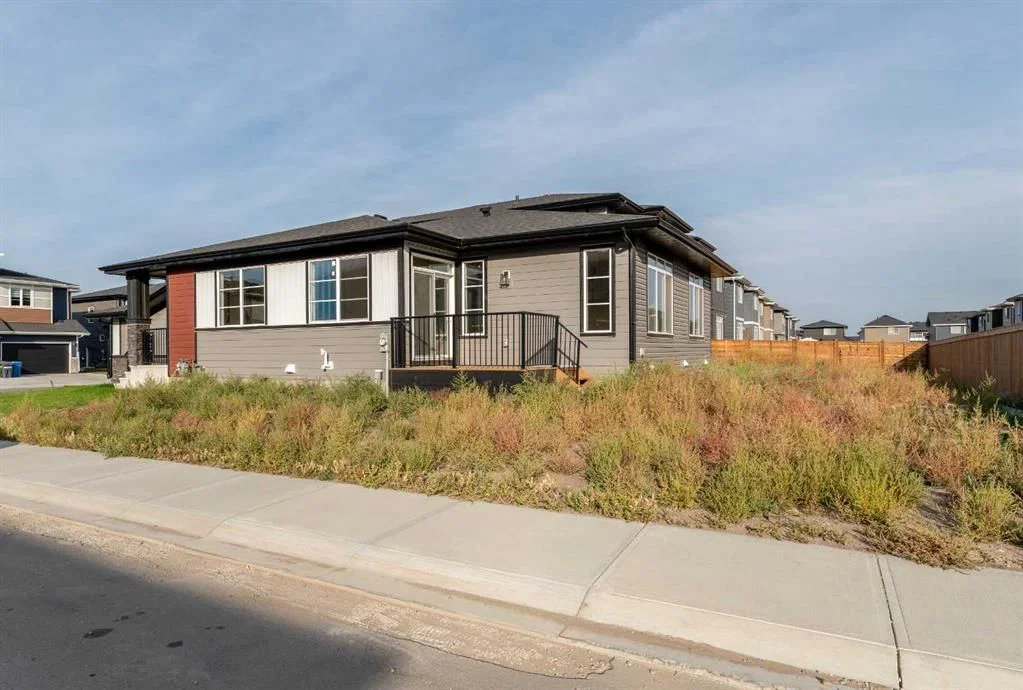 131 Waterford Manor, Chestermere — photo 3 of 15
