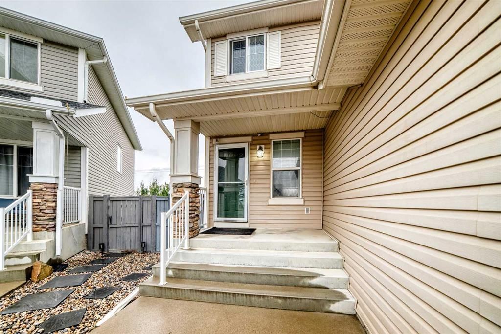 14 Bayside Park SW, Airdrie — photo 2 of 39