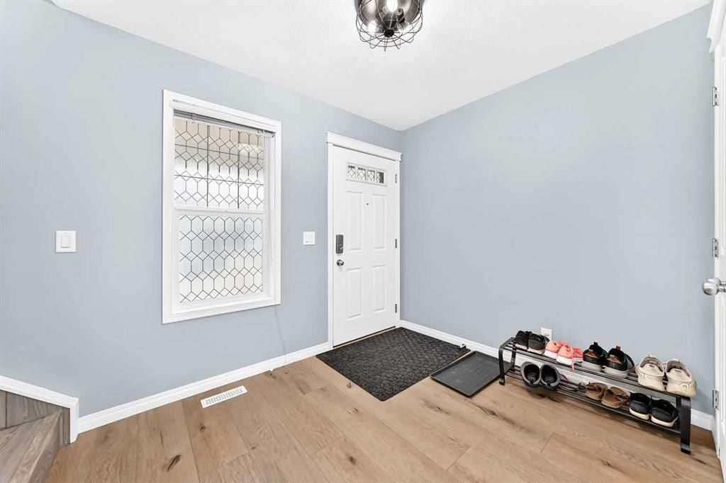 14 Bayside Park SW, Airdrie — photo 3 of 39