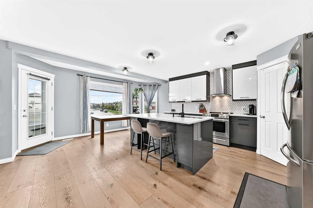 14 Bayside Park SW, Airdrie — photo 4 of 39