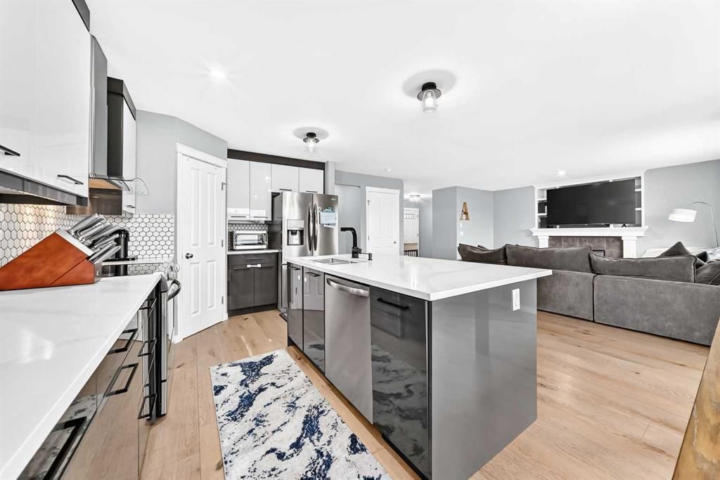 14 Bayside Park SW, Airdrie — photo 5 of 39