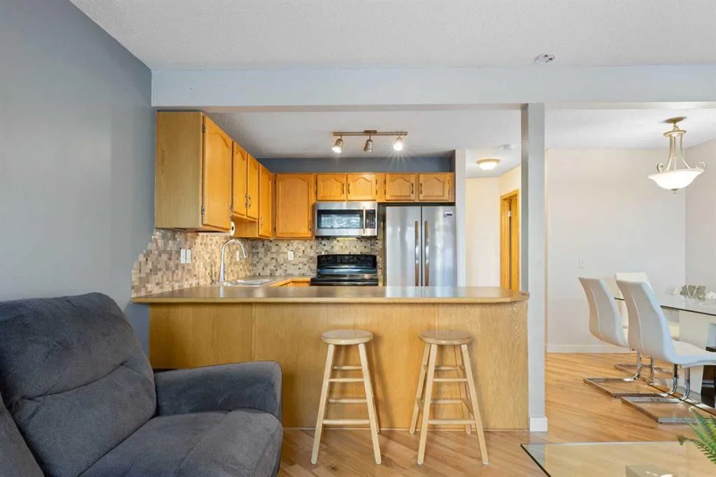 153 Everstone Place SW, Calgary — photo 4 of 32