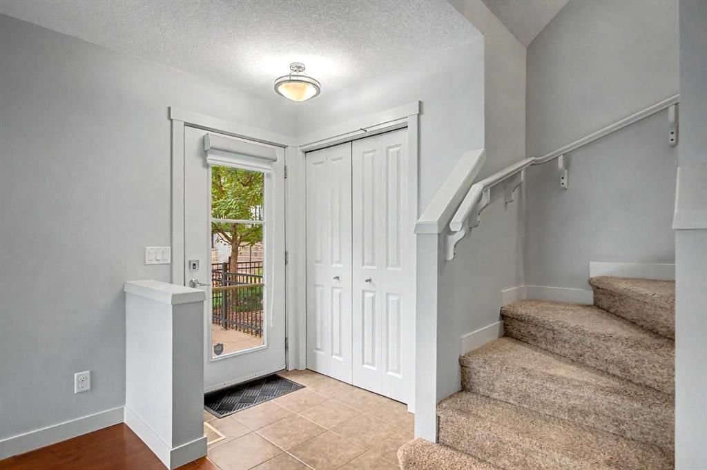 41 Aspen Hills Common SW, Calgary — photo 2 of 38
