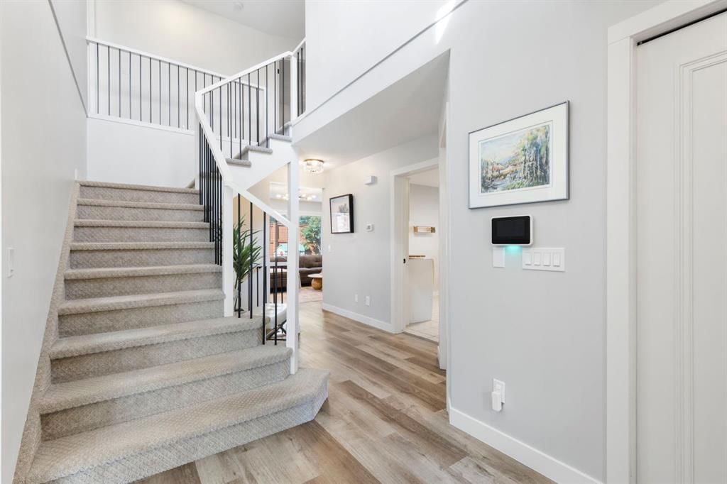 47 Canterbury Court SW, Calgary — photo 2 of 50