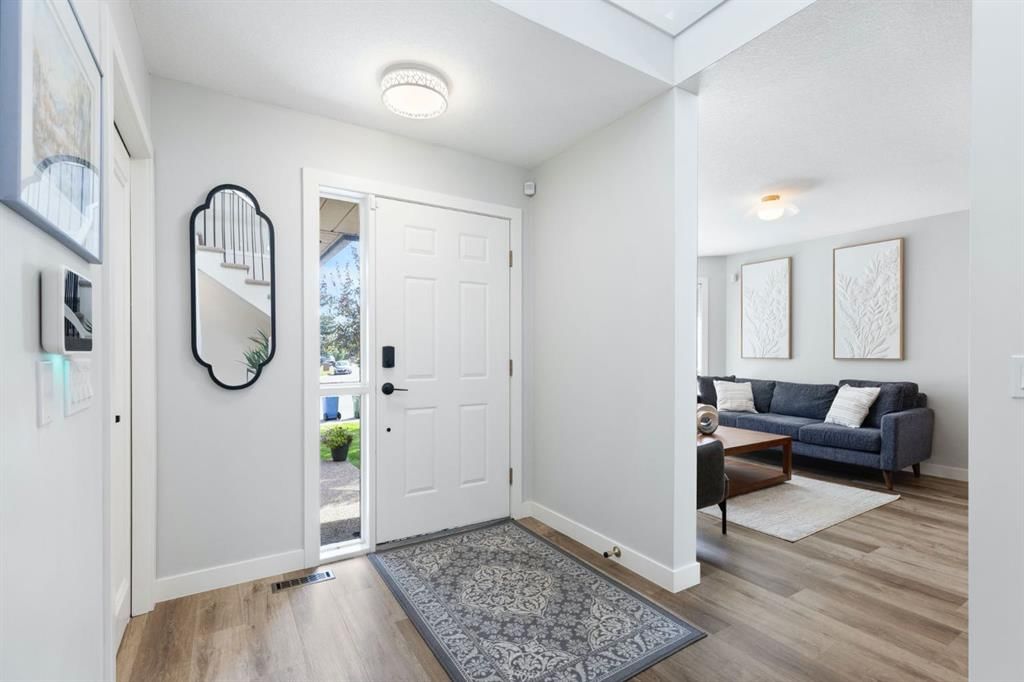 47 Canterbury Court SW, Calgary — photo 3 of 50