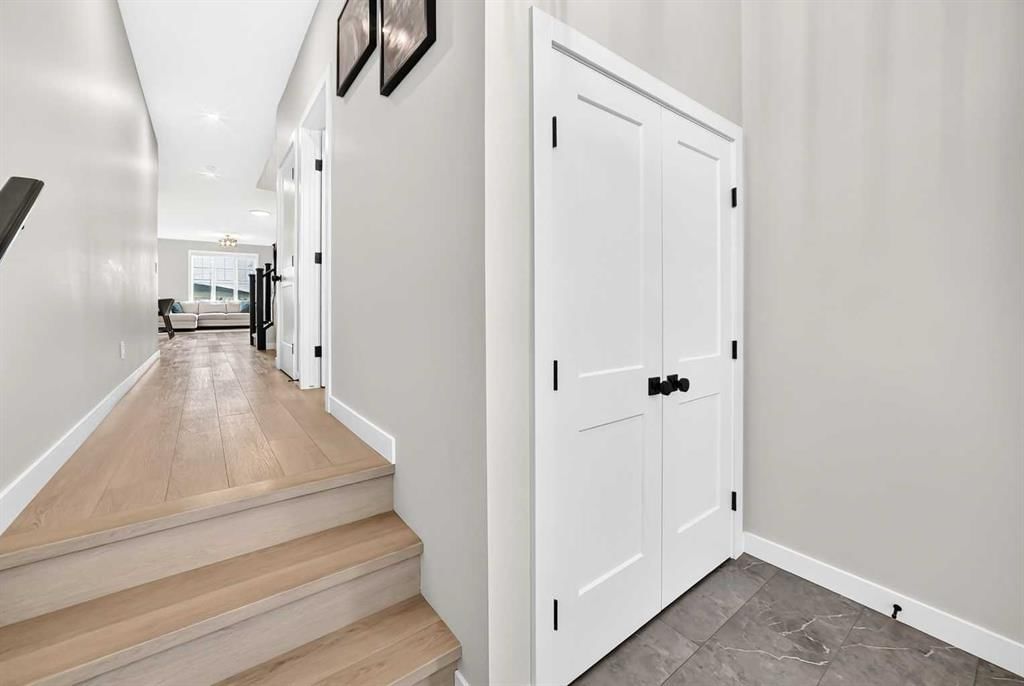 203 Greenwich Drive NW, Calgary — photo 2 of 33