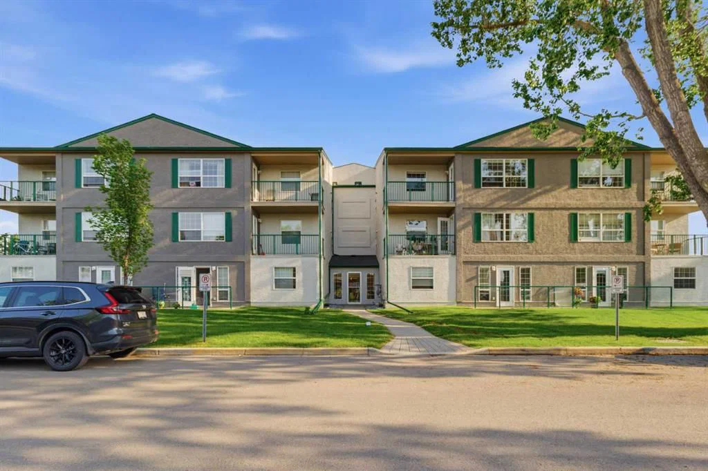208, 105 7 Avenue SE, High River — main listing photo