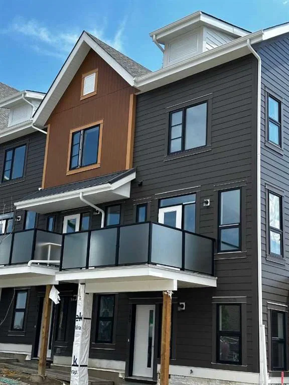 102 livingston Common NE, Calgary — photo 2 of 23
