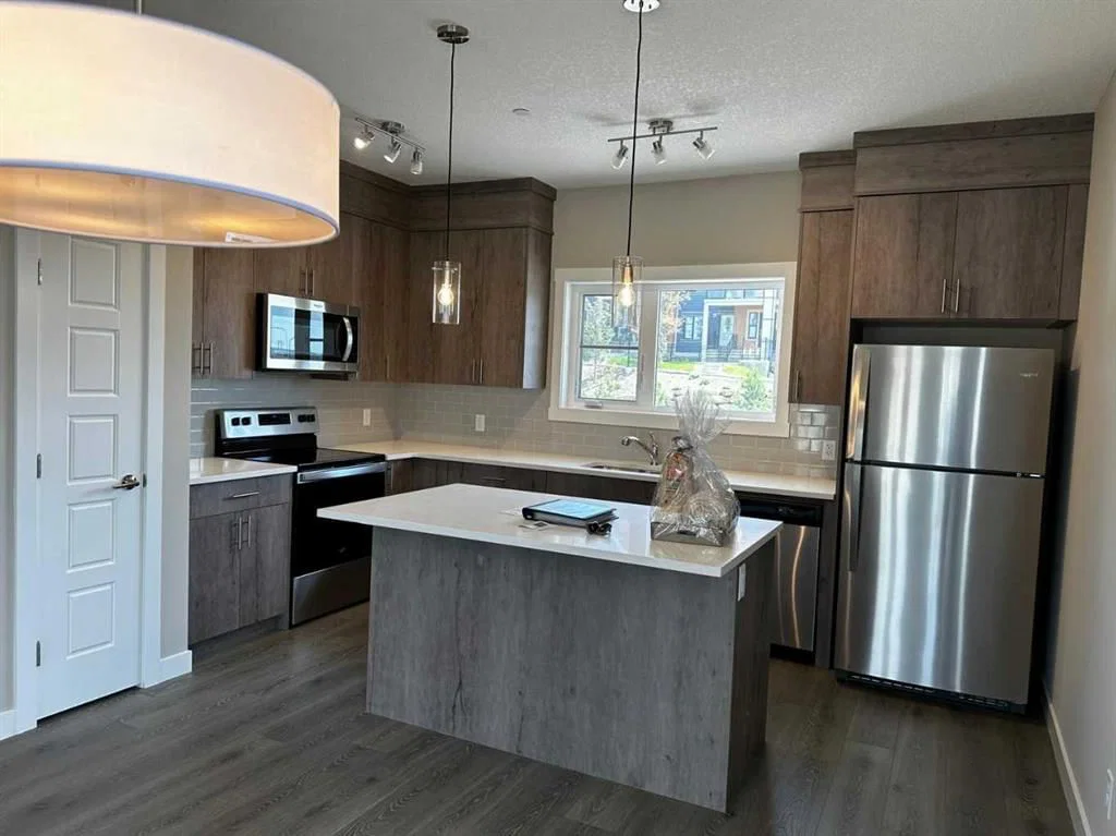 102 livingston Common NE, Calgary — photo 4 of 23