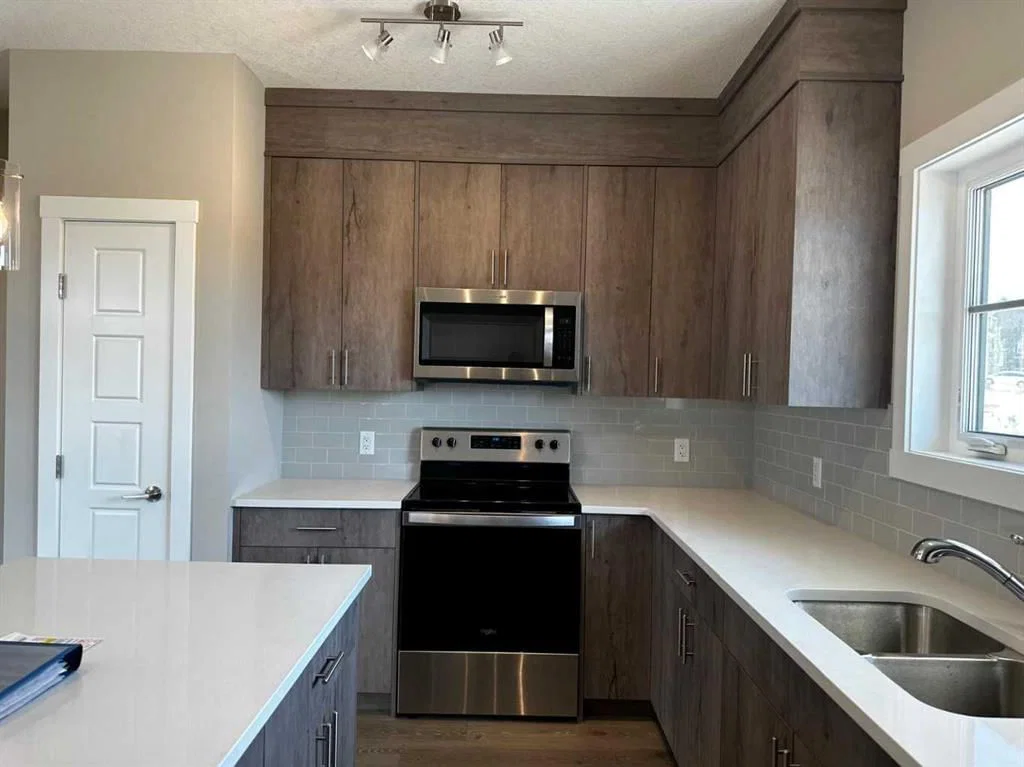 102 livingston Common NE, Calgary — photo 5 of 23