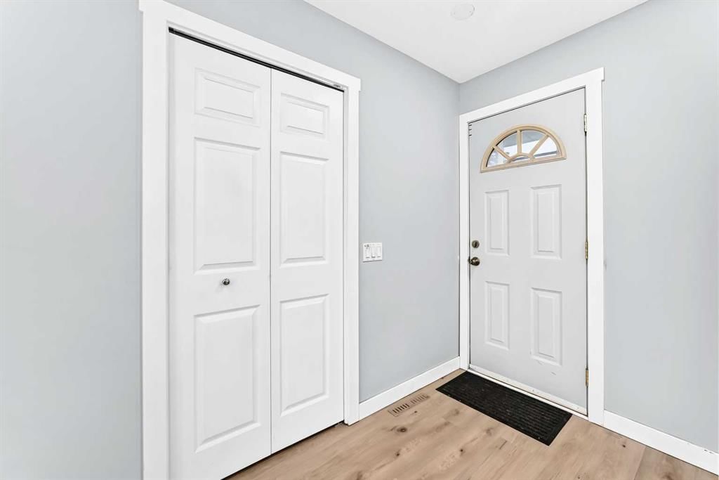 4123 Maryvale Drive NE, Calgary — photo 3 of 47