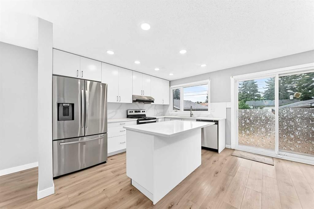 4123 Maryvale Drive NE, Calgary — photo 4 of 47