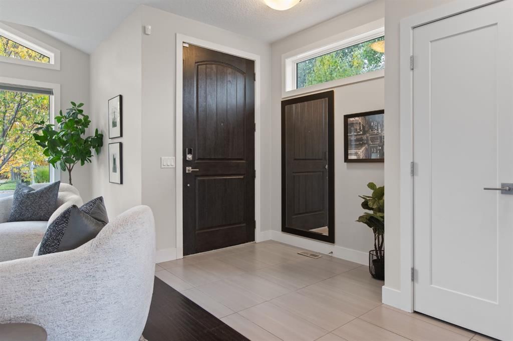 2741 16A Street SE, Calgary — photo 3 of 45
