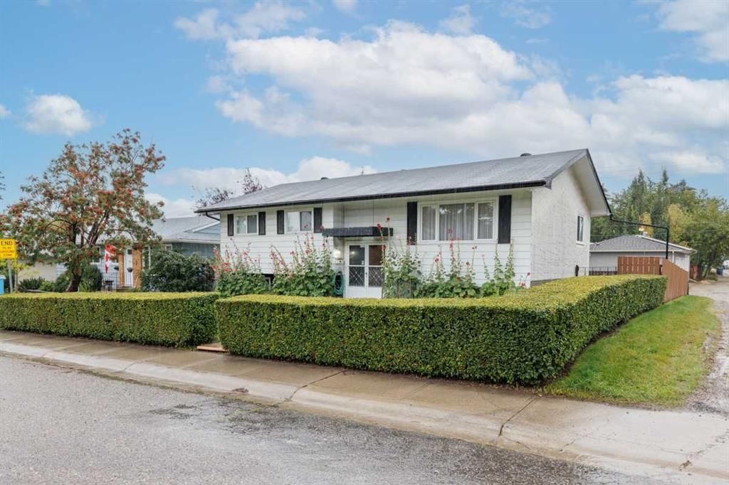 67 Huntham Road NE, Calgary — main listing photo