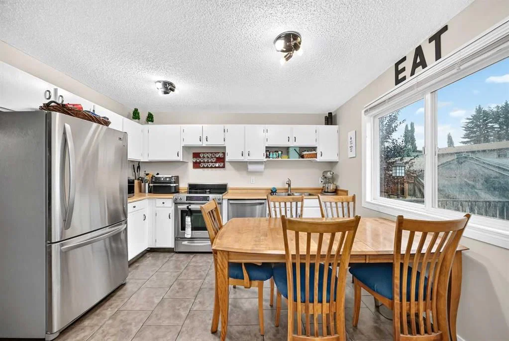 111 Midbend Place SE, Calgary — photo 5 of 30