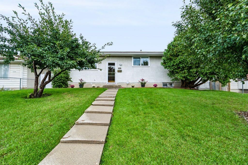 1012 Raynard Crescent SE, Calgary — main listing photo