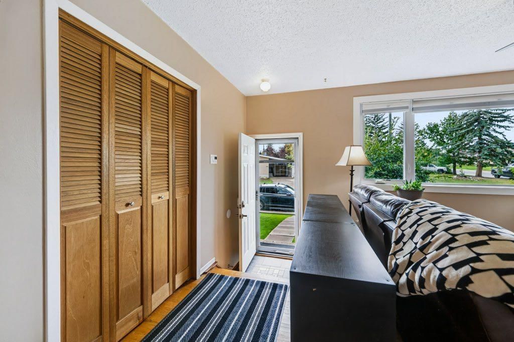 1012 Raynard Crescent SE, Calgary — photo 3 of 40