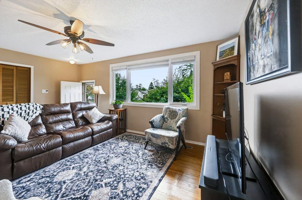 1012 Raynard Crescent SE, Calgary — photo 5 of 40