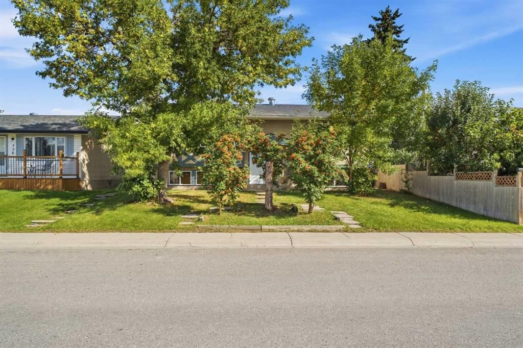 724 55 Street SE, Calgary — photo 2 of 50