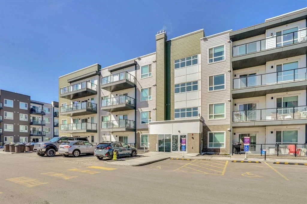 1102, 33 Carringham Gate NW, Calgary — photo 2 of 30