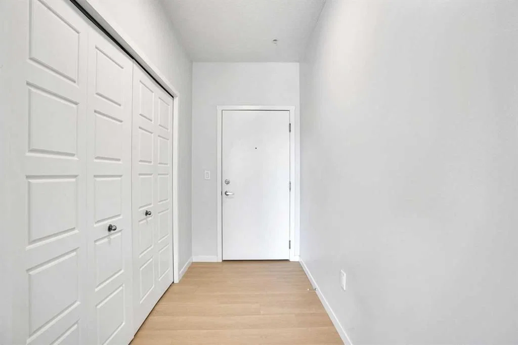 1102, 33 Carringham Gate NW, Calgary — photo 4 of 30
