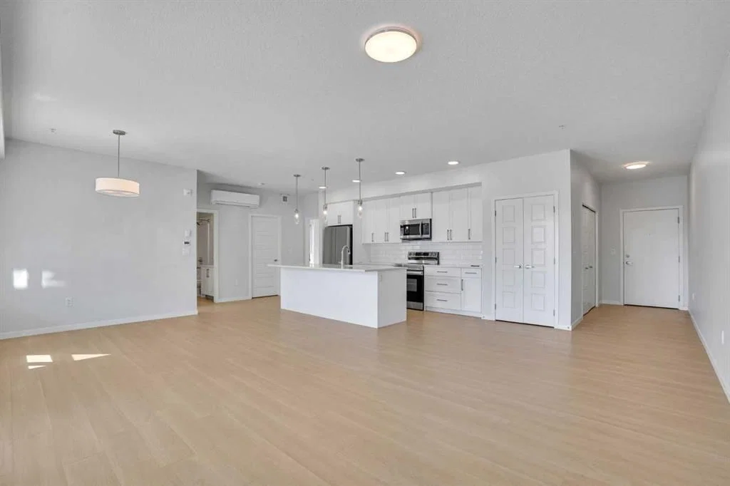 1102, 33 Carringham Gate NW, Calgary — photo 5 of 30