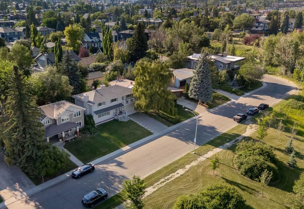 4015 14A Street SW, Calgary — photo 4 of 42