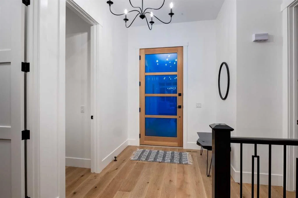 4811 Montana Drive NW, Calgary — photo 5 of 48