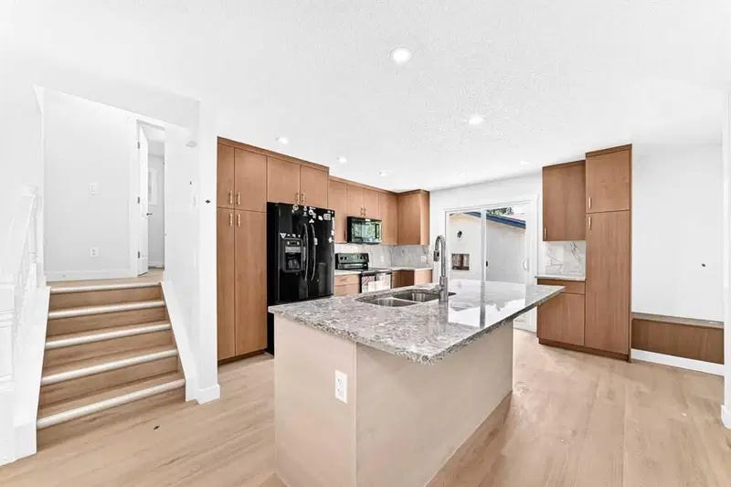 55 Mckinley Way SE, Calgary — photo 3 of 28