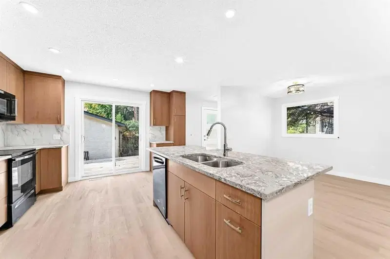 55 Mckinley Way SE, Calgary — photo 4 of 28