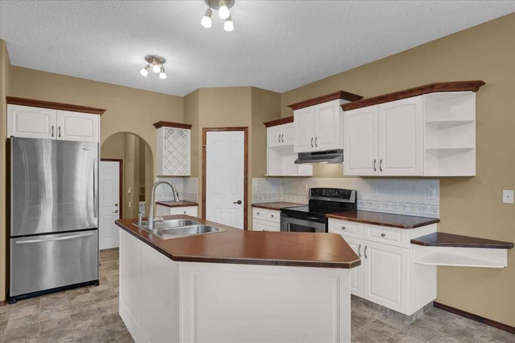 6 Hidden Valley Gardens NW, Calgary — photo 3 of 37