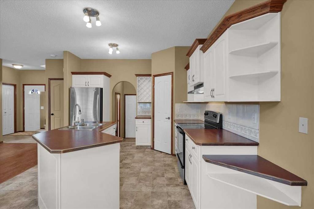 6 Hidden Valley Gardens NW, Calgary — photo 4 of 37