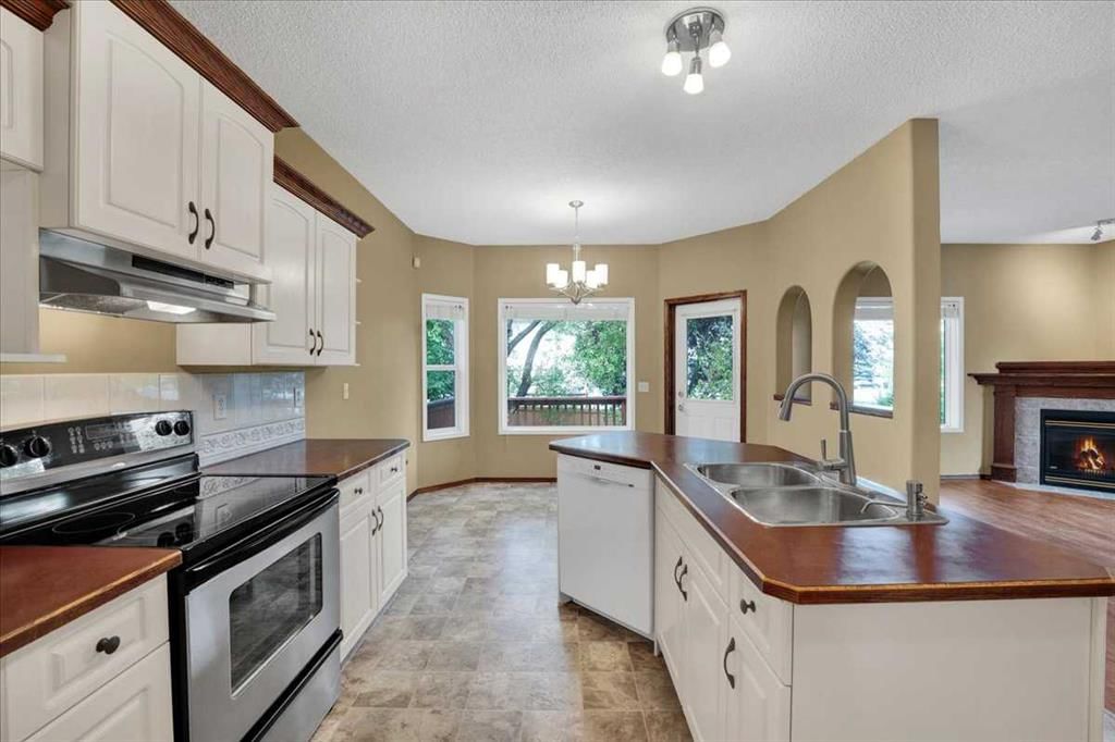 6 Hidden Valley Gardens NW, Calgary — photo 5 of 37