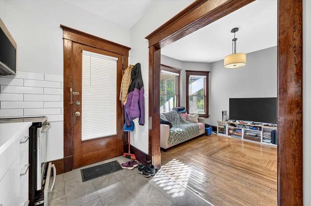 614 23 Avenue SW, Calgary — photo 3 of 50