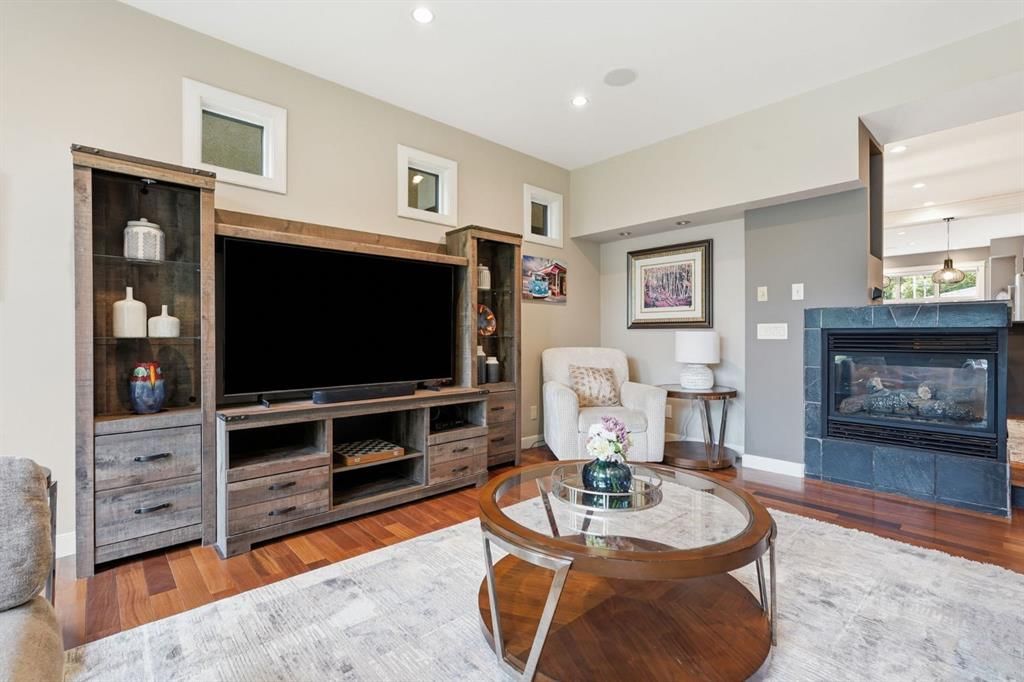 2409 Westmount Road NW, Calgary — photo 5 of 49