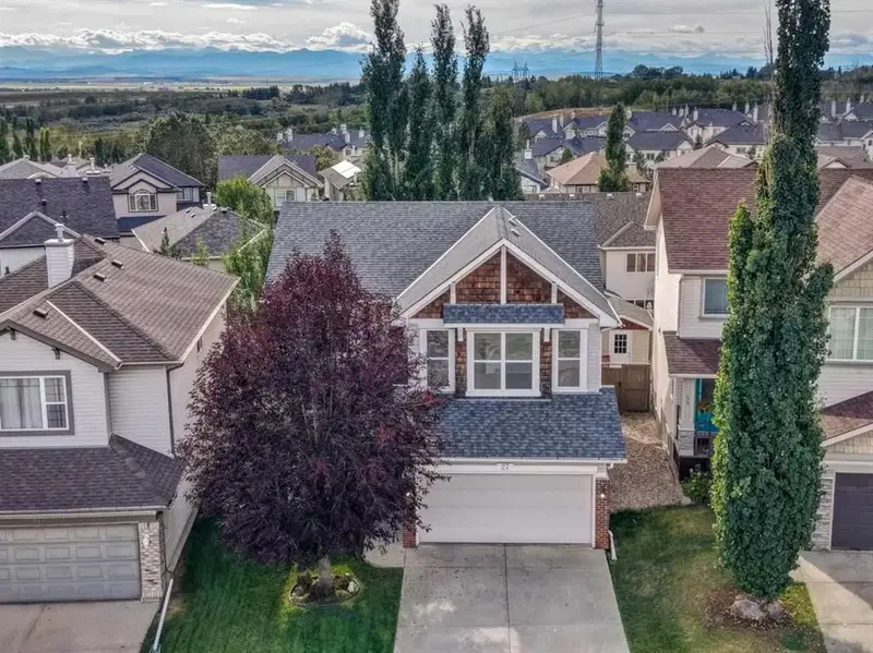 27 Rockyspring Gate NW, Calgary — main listing photo