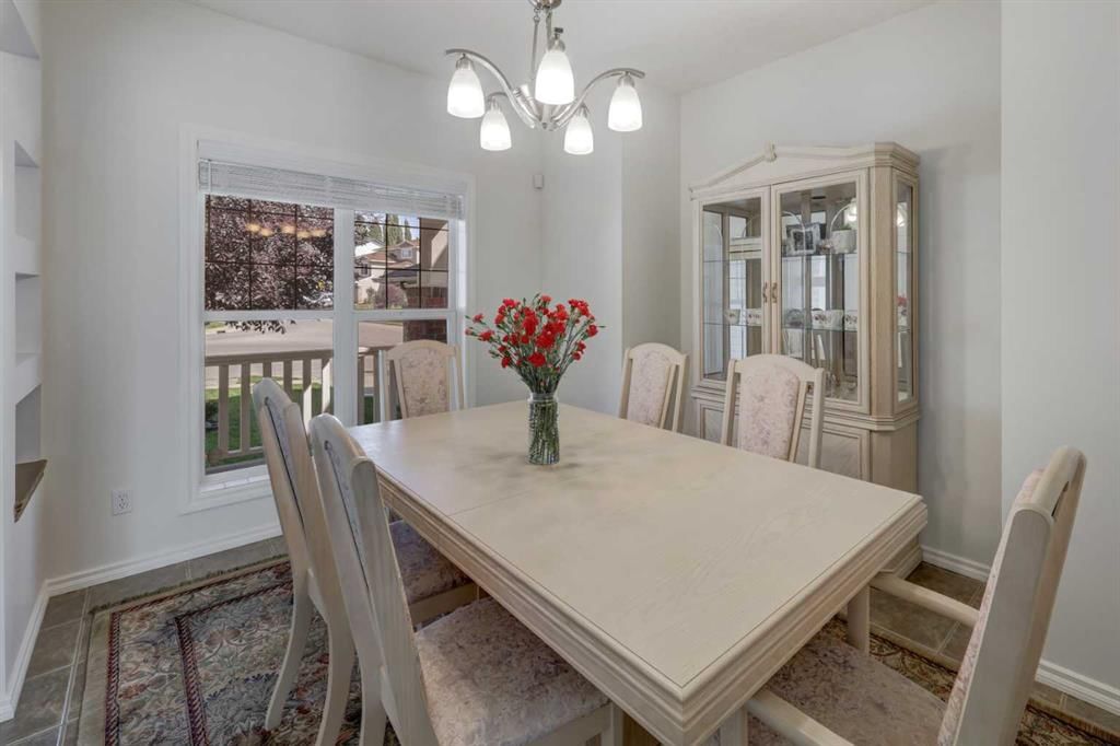27 Rockyspring Gate NW, Calgary — photo 3 of 46